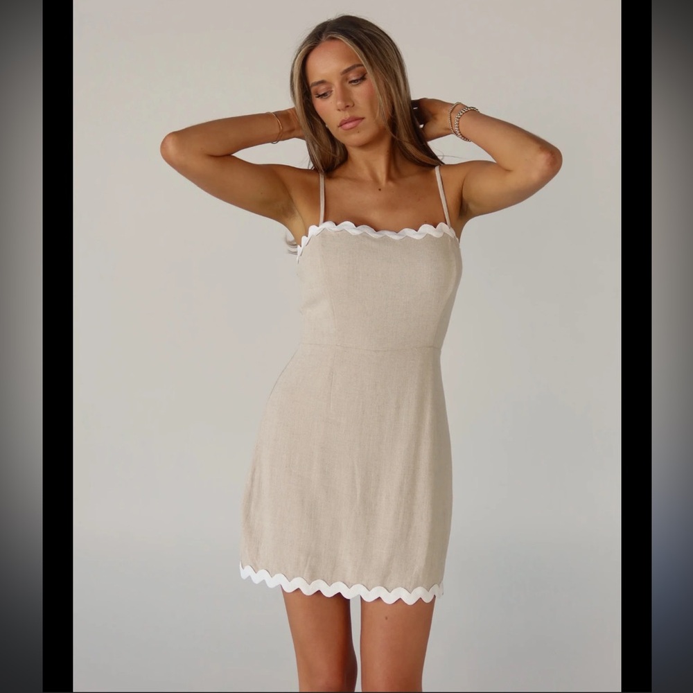 Chic Beige and White Mini Dress